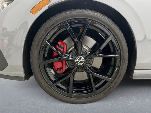 Used 2024 Volkswagen GTI SE FWD image 22