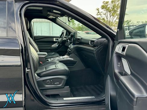 Used 2020 Ford Explorer Platinum w/ Premium Technology Package AWD/4WD image 19