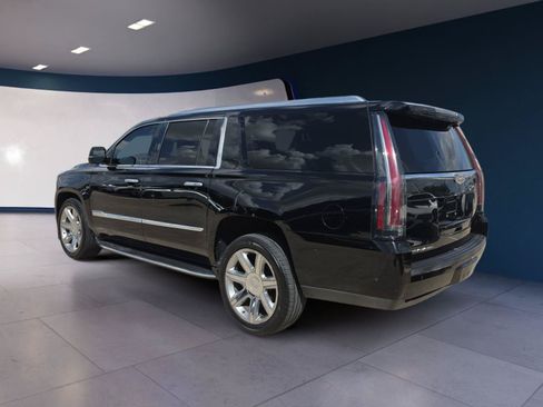 Used 2018 Cadillac Escalade ESV Luxury RWD image 3