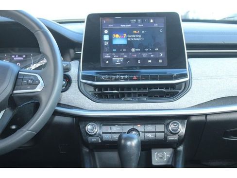 Used 2022 Jeep Compass Latitude image 17