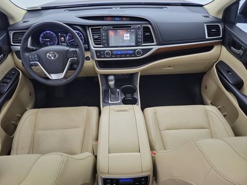 Used 2019 Toyota Highlander Limited Platinum FWD image 17