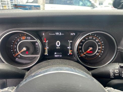 Certified 2020 Jeep Wrangler Unlimited Sahara AWD/4WD image 5