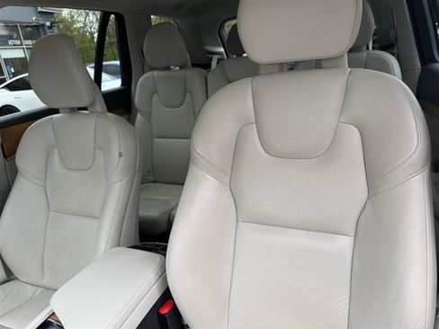 Used 2021 Volvo XC90 T6 Momentum w/ Climate Package image 11