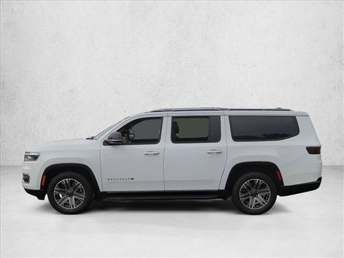 Used 2024 Jeep Wagoneer L Series II RWD image 9