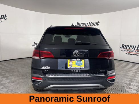 Used 2023 Volkswagen Taos SE w/ Panoramic Sunroof Package AWD/4WD image 7