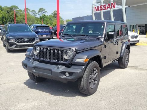 Used 2025 Jeep Wrangler Unlimited Sport AWD/4WD image 5