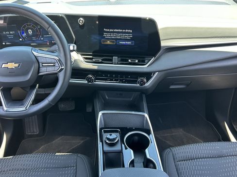 Certified 2026 Chevrolet Equinox LT FWD image 17