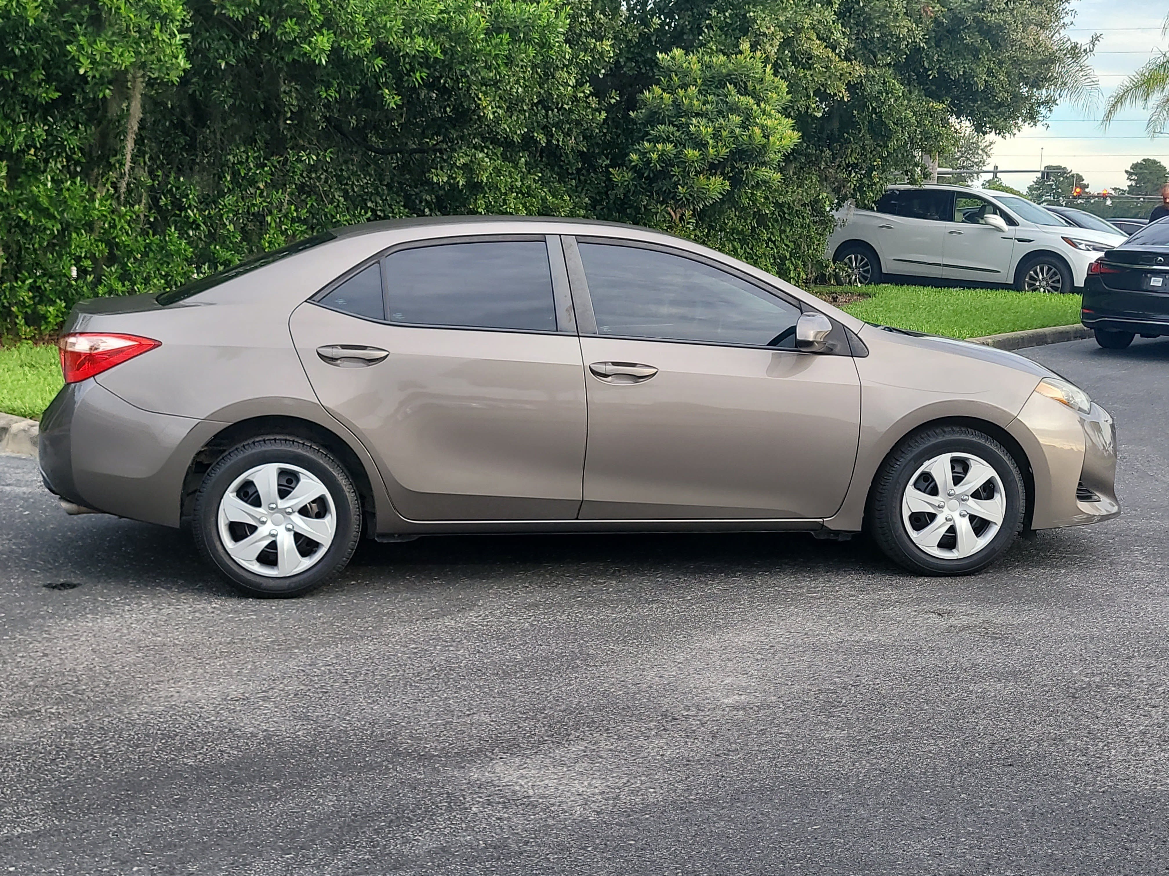 Used 2019 Toyota Corolla LE FWD image 8