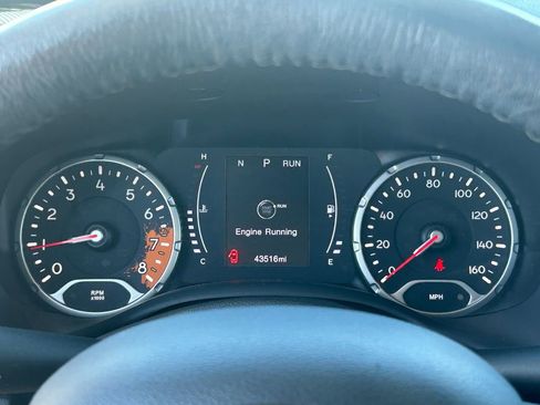 Used 2018 Jeep Renegade Latitude w/ Advanced Technology Group AWD/4WD image 23