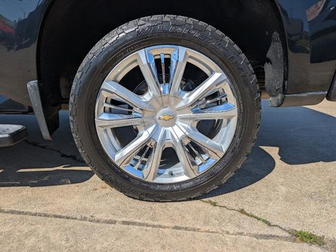 Used 2022 Chevrolet Silverado 1500 High Country w/ High Country Premium Package image 9