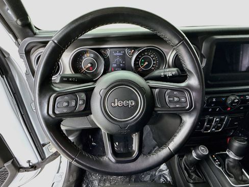 Used 2022 Jeep Gladiator Sport AWD/4WD image 13
