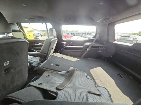 Used 2022 Jeep Wagoneer Series III w/ Rear Seat Entertainment Group AWD/4WD image 10