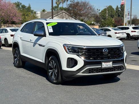 Used 2024 Volkswagen Atlas Cross Sport SE image 2