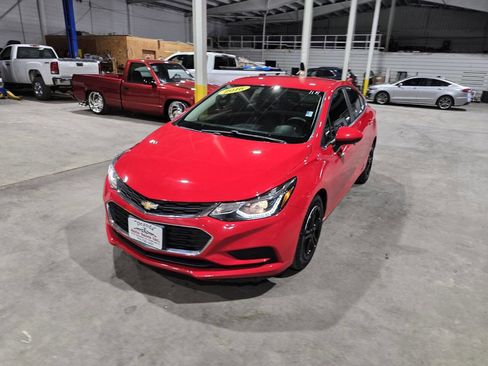 Used 2016 Chevrolet Cruze LT image 2