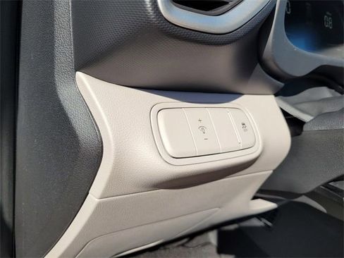 New 2025 Hyundai Venue SEL image 16