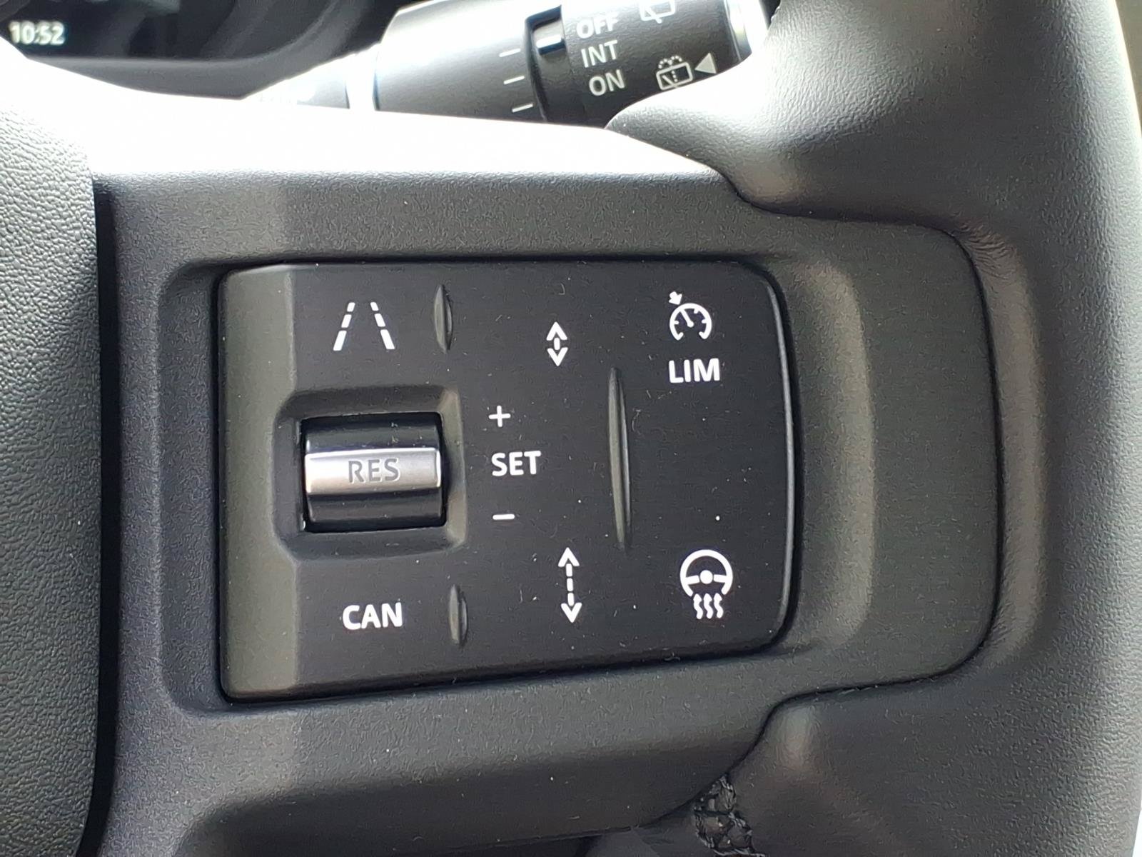 New 2026 Land Rover Defender 110 X-Dynamic SE AWD/4WD image 15