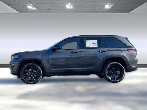New 2025 Jeep Grand Cherokee Limited w/ Luxury Tech Group II image 2