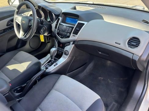 Used 2013 Chevrolet Cruze LS FWD image 33