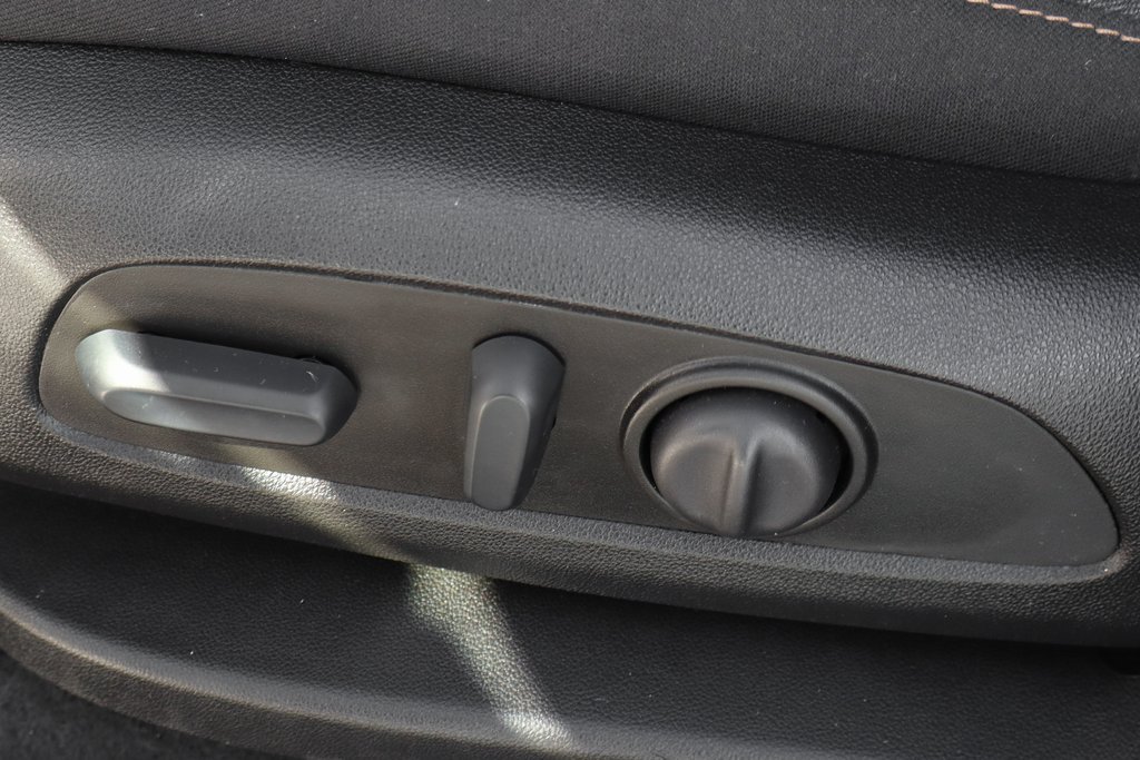 Used 2023 Chevrolet Equinox LT w/ Driver Convenience Package FWD image 19