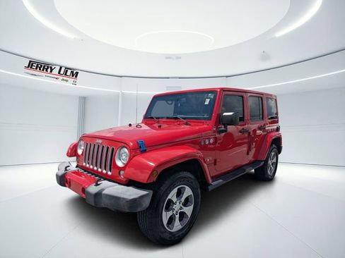 Used 2017 Jeep Wrangler Unlimited Sahara w/ Connectivity Group AWD/4WD image 7