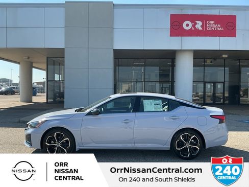 New 2025 Nissan Altima 2.5 SR w/ SR Premium Package image 8