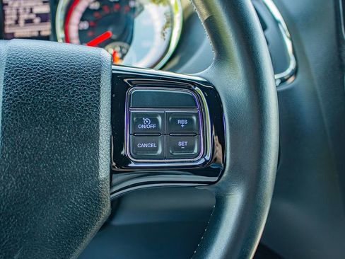 Used 2019 Dodge Grand Caravan SE FWD image 24