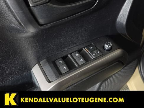 Used 2017 Toyota Tacoma SR5 w/ Tow Package AWD/4WD image 22