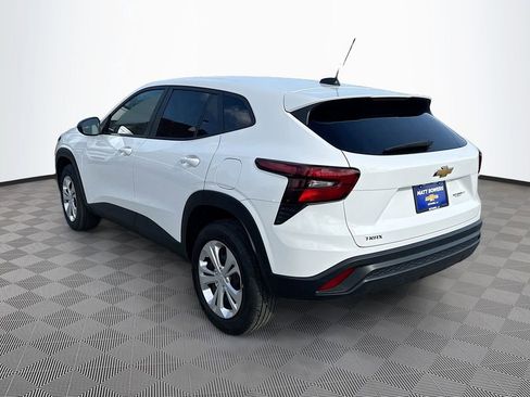 Used 2025 Chevrolet Trax LS image 7