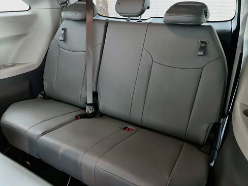 Used 2023 Toyota Sienna XLE AWD/4WD image 31