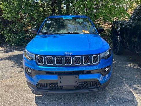 Used 2023 Jeep Compass Latitude image 4