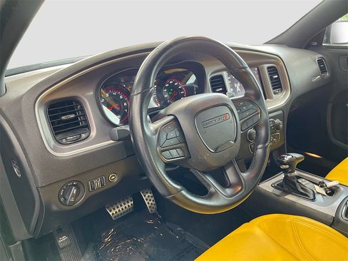 Used 2022 Dodge Charger R/T w/ Blacktop Package image 9
