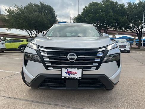 Used 2025 Nissan Rogue SV FWD image 4
