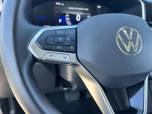 Certified 2025 Volkswagen Taos SE AWD/4WD image 21