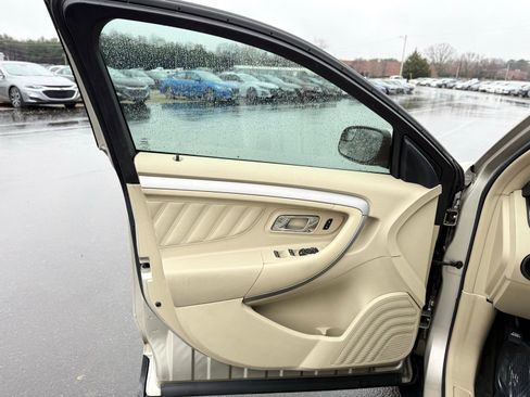 Used 2018 Ford Taurus SEL w/ Equipment Group 201A image 13