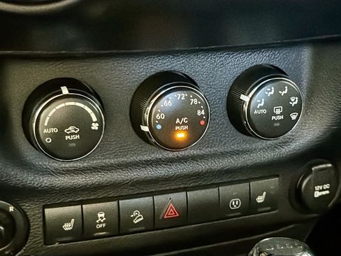 Used 2018 Jeep Wrangler Unlimited Rubicon AWD/4WD image 10