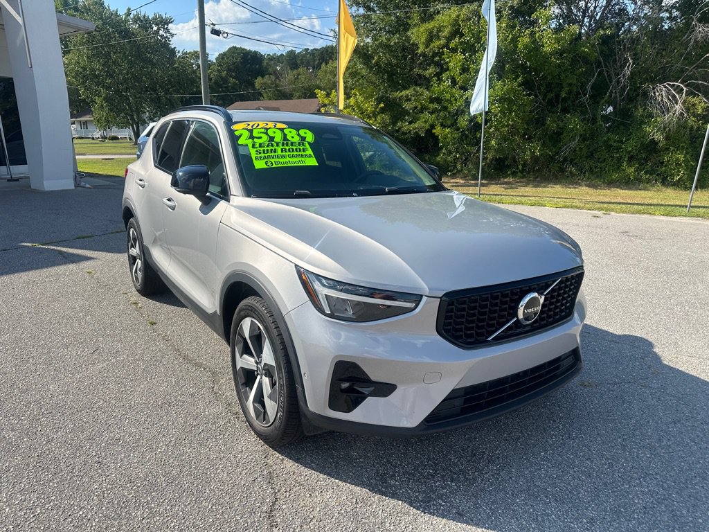 Used 2023 Volvo XC40 B4 Ultimate FWD image 7