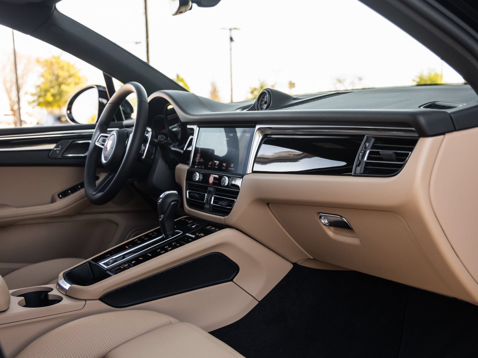 Certified 2026 Porsche Macan AWD/4WD image 43