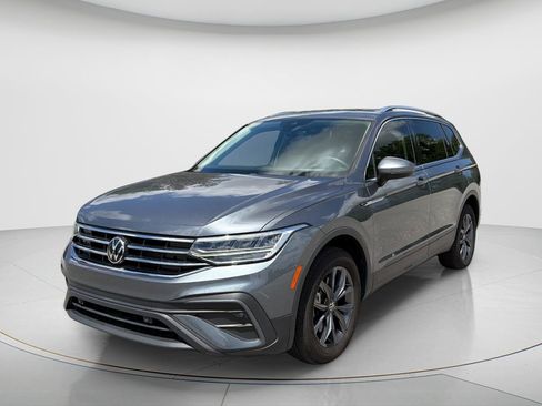 Used 2022 Volkswagen Tiguan SE FWD image 1