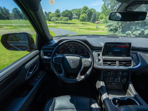 Used 2021 Chevrolet Tahoe RST w/ Luxury Package AWD/4WD image 12