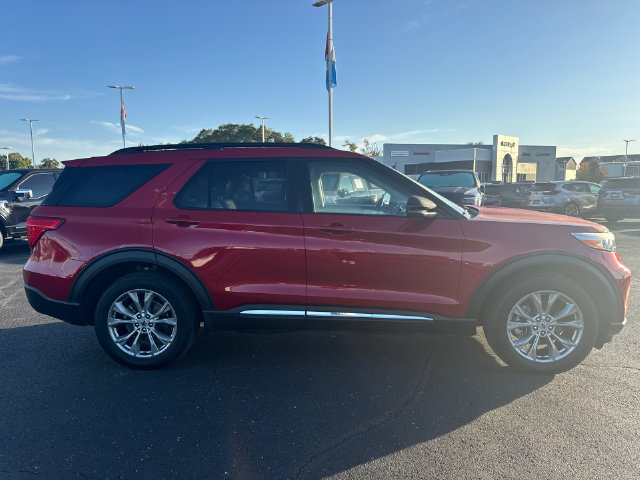 Certified 2023 Ford Explorer XLT w/ Equipment Group 202A AWD/4WD image 8