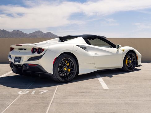 Used 2023 Ferrari F8 Tributo RWD image 33
