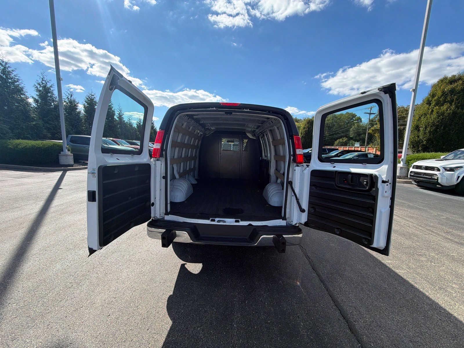 Used 2025 Chevrolet Express 2500 w/ Driver Convenience Package RWD image 22