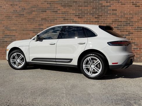 Certified 2024 Porsche Macan image 3