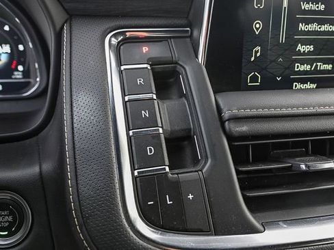 Used 2024 GMC Yukon SLT w/ SLT Luxury Package image 23