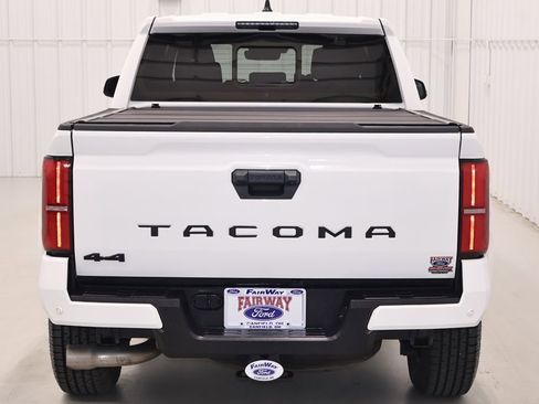 Used 2024 Toyota Tacoma TRD Sport w/ TRD Sport Upgrade Package AWD/4WD image 8