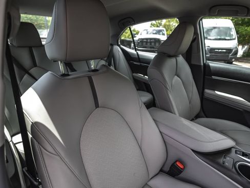 Used 2022 Toyota Camry XLE FWD image 27
