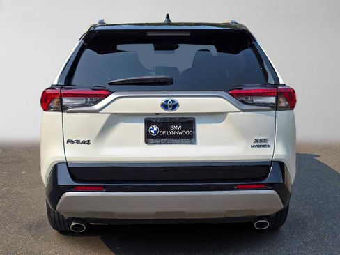 Used 2022 Toyota RAV4 XSE AWD/4WD image 4