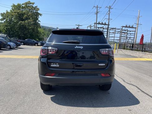 Used 2024 Jeep Compass Latitude AWD/4WD image 4
