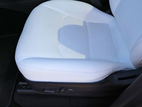 Used 2021 Tesla Model Y Long Range AWD/4WD image 18