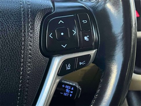 Used 2019 Toyota Highlander SE image 26